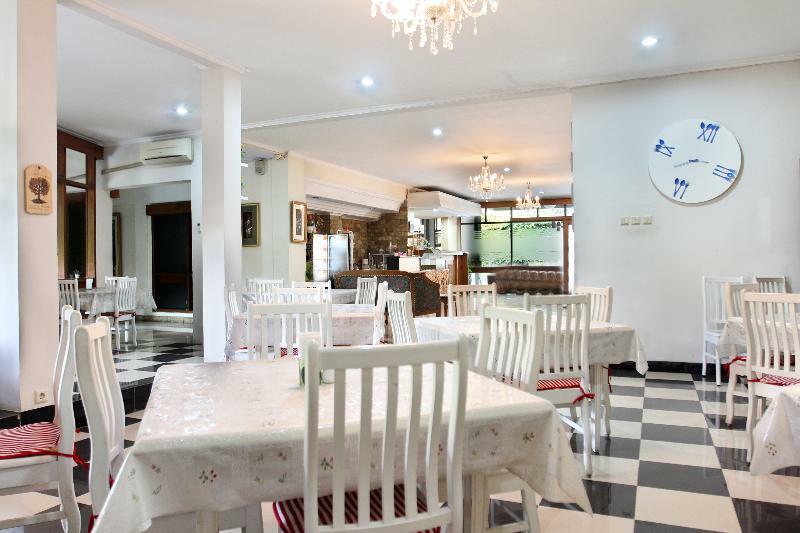 Reddoorz Plus Near Kemang Raya Jakarta Exterior photo